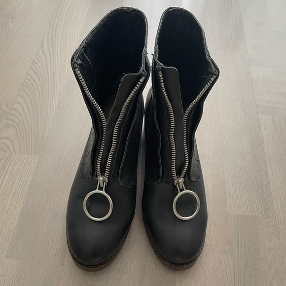 Lucky Brand “Tibly” Black Leather Booties with Bold Zipper Hardware - Picture 3 of 12